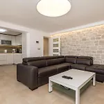 Case de vacanță Beach Front Home In Lopar *