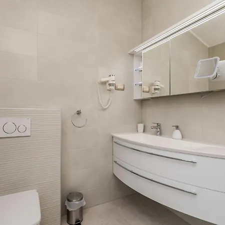 Gorgeous Home In Lopar Feriehus *