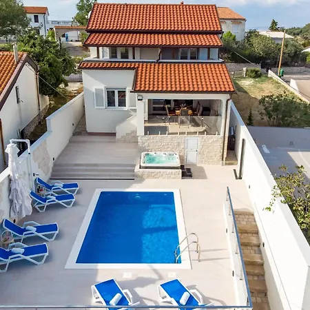 Gorgeous Home In Lopar Feriehus