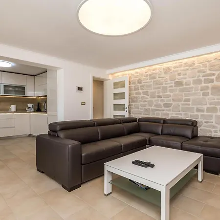 Feriehus Gorgeous Home In Lopar *