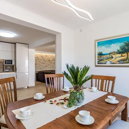 Gorgeous Home In Lopar