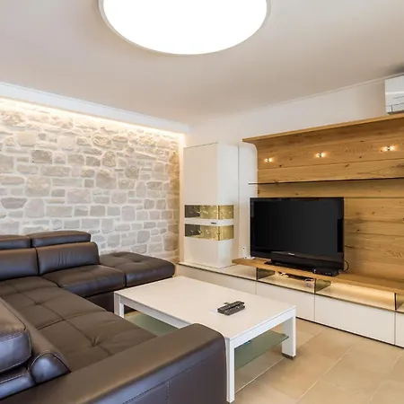 Semesterbostad Gorgeous Home In Lopar