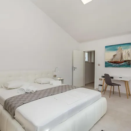 Gorgeous Home In Lopar * Lopar