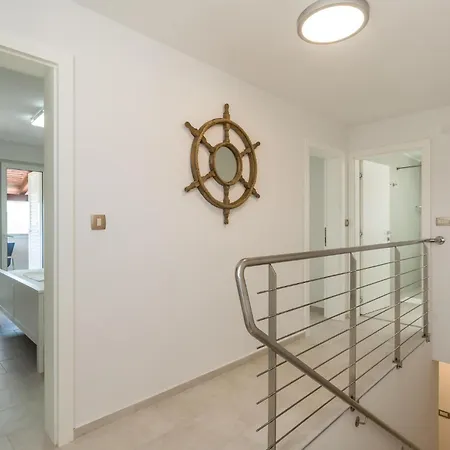 Gorgeous Home In Lopar