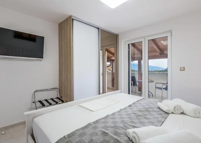 Semesterbostad Gorgeous Home In Lopar