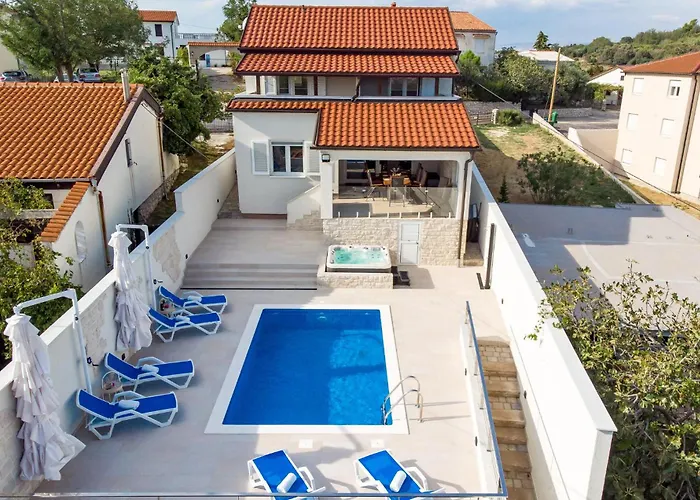 Gorgeous Home In Lopar Feriehus