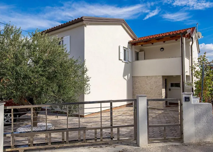 Semesterbostad Gorgeous Home In Lopar Lopar