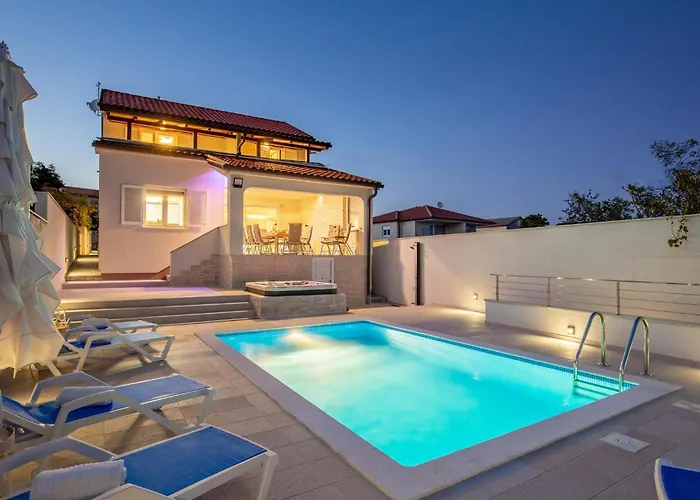 Gorgeous Home In Lopar Vikendica *