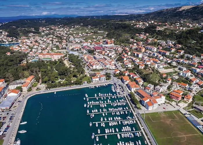 Semesterbostad Gorgeous Home In Lopar